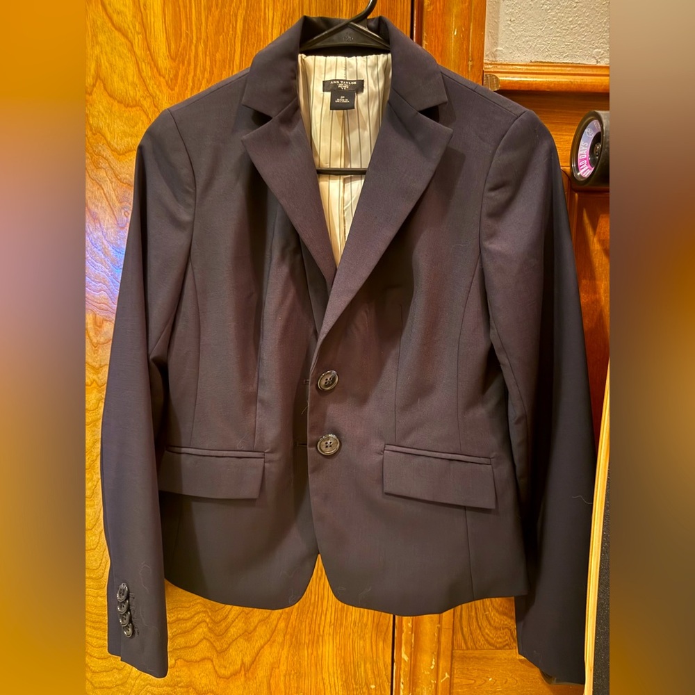 Black Ann Taylor blazer with two front pockets. 2p NWOT - Picture 3 of 11
